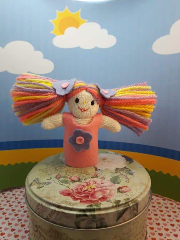 muñeca carolina Arcoiris para dedo - Mundo Carolinas